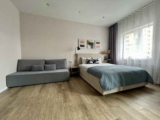 Купить --комнатную квартиру