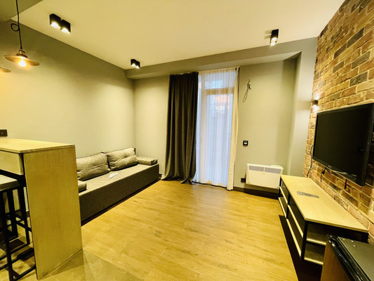 Купить --комнатную квартиру