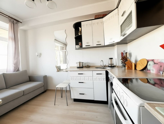 Купить --комнатную квартиру