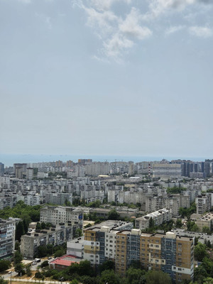 Купить --комнатную квартиру