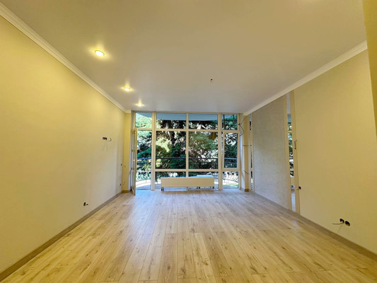 Купить --комнатную квартиру