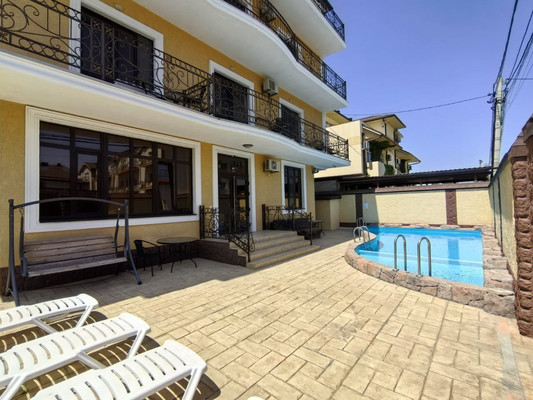 Купить --комнатную квартиру