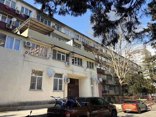 Купить --комнатную квартиру